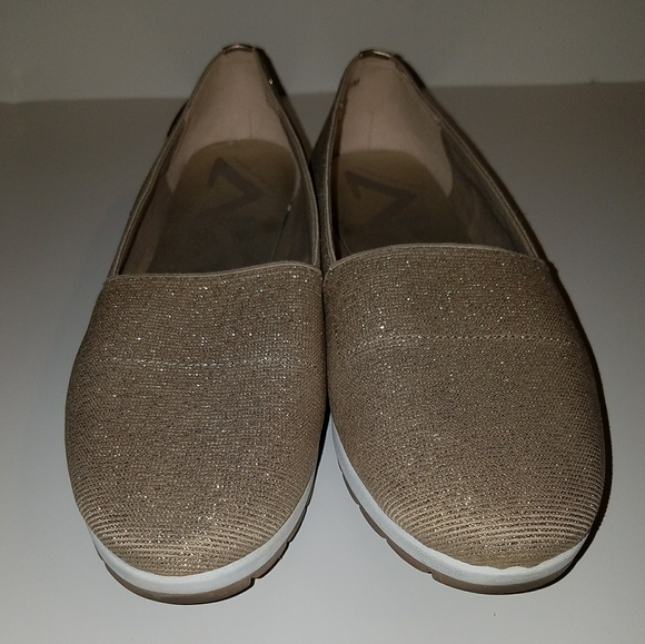 Anne Klein slip on sneaker, size 9, gold color - Picture 1 of 6